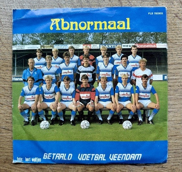 Abnormaal - Betaald Voetbal Veendam, 7 inch, Ophalen of Verzenden, Zo goed als nieuw, Beschermende buitenhoes