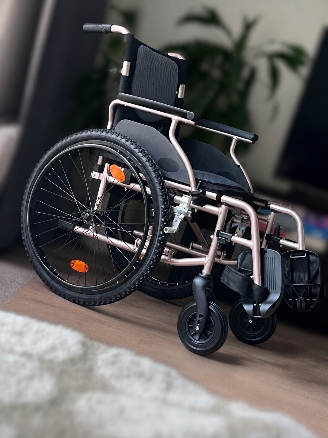 MultiMotion Lichtgewicht Rolstoel M10 met luchtbanden, Diversen, Rolstoelen, Ophalen, Inklapbaar, Zo goed als nieuw, Handbewogen rolstoel