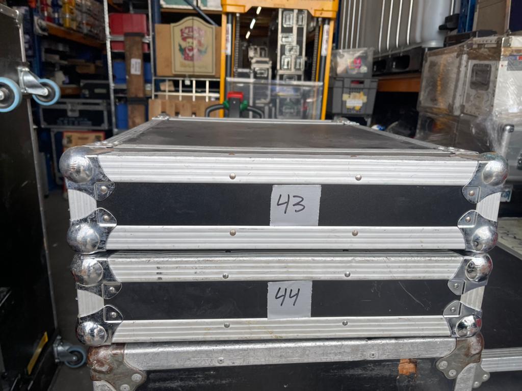 19Inch Flightcase 2He Double Doors 55cm Inbouwdiepte nr.44, Muziek en Instrumenten, Behuizingen en Koffers, Ophalen, Gebruikt