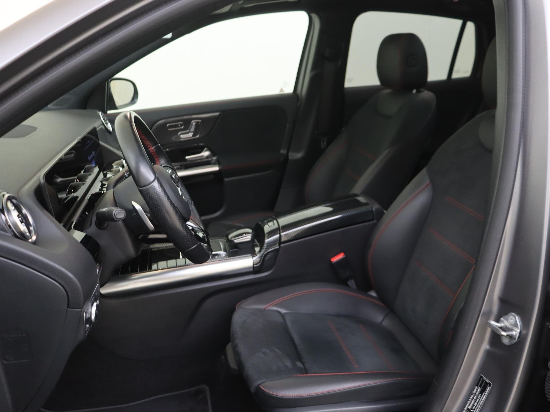 Mercedes-Benz GLA-klasse 200 Business Solution AMG Premium P, Auto's, Leder en Stof, 163 pk, Origineel Nederlands, SUV of Terreinwagen