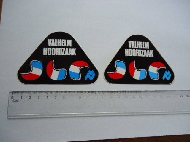 sticker Jaren 70 VALHELM Hoofdzaak motor brommer bromfiets, Verzamelen, Verzenden, Zo goed als nieuw