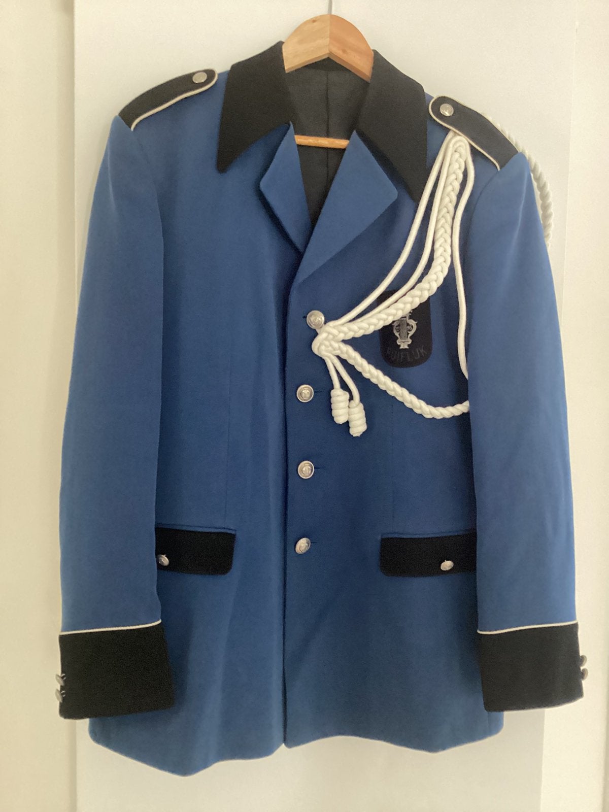 Fanfare uniform jas , blauw met erekoord maat L, Maat 52/54 (L), Carnaval, Ophalen of Verzenden, Zo goed als nieuw