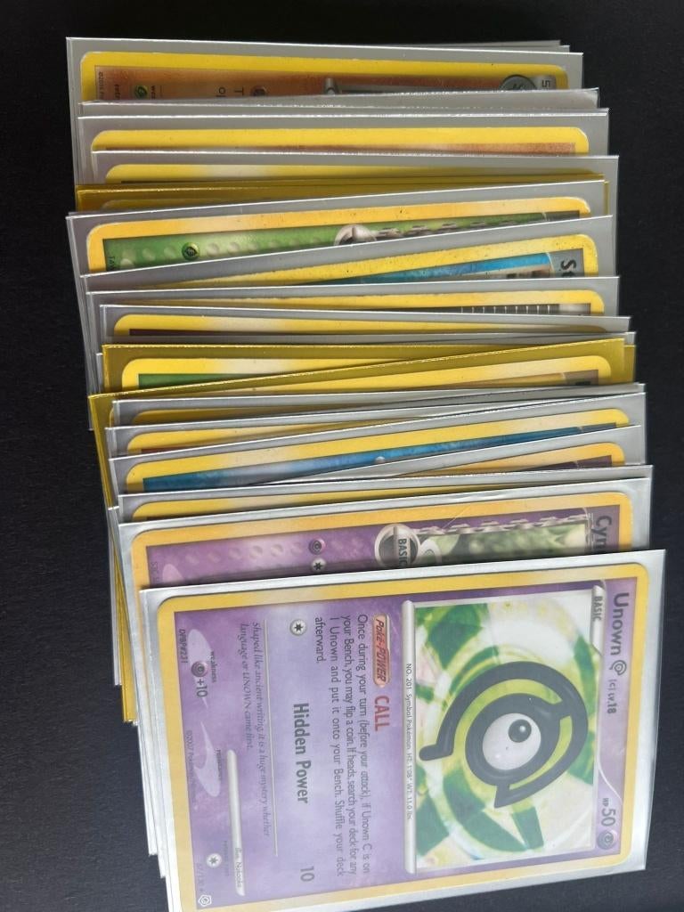 27 pokemon kaarten van 2005 tot 2009 en wat kaarten uit 2016, Ophalen of Verzenden, Gebruikt, Meerdere kaarten