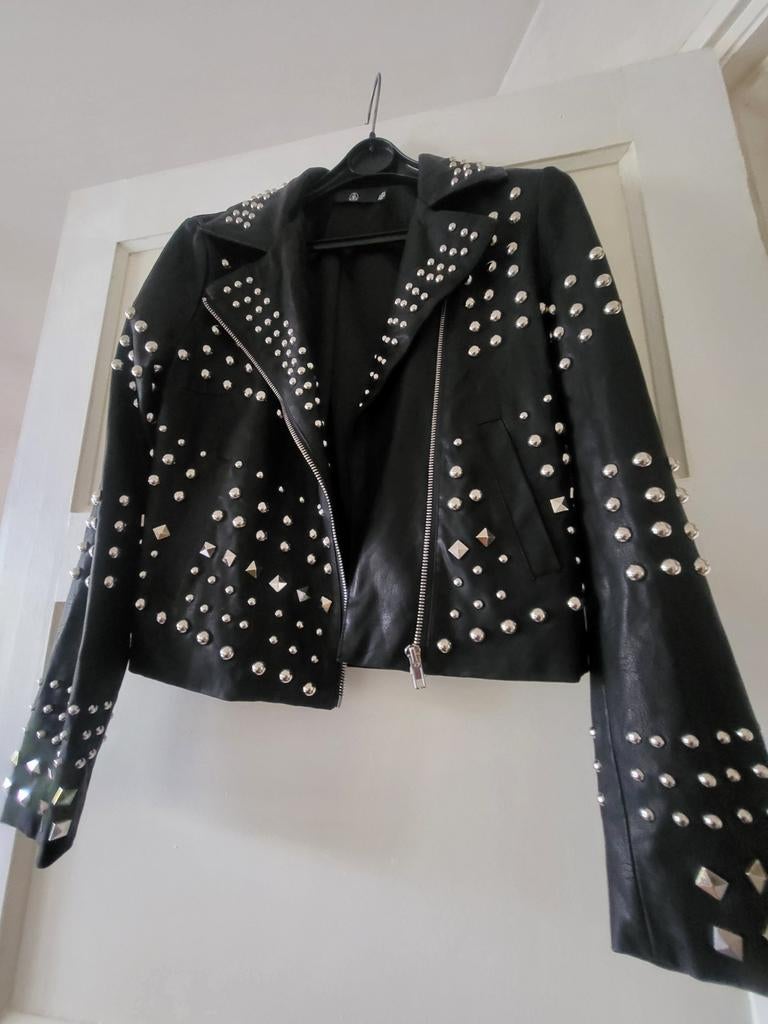 Zwart leren bikerjack met studs is zwaar niet van de lichte, Maat 38/40 (M), Zwart, Ophalen of Verzenden, Onbekend