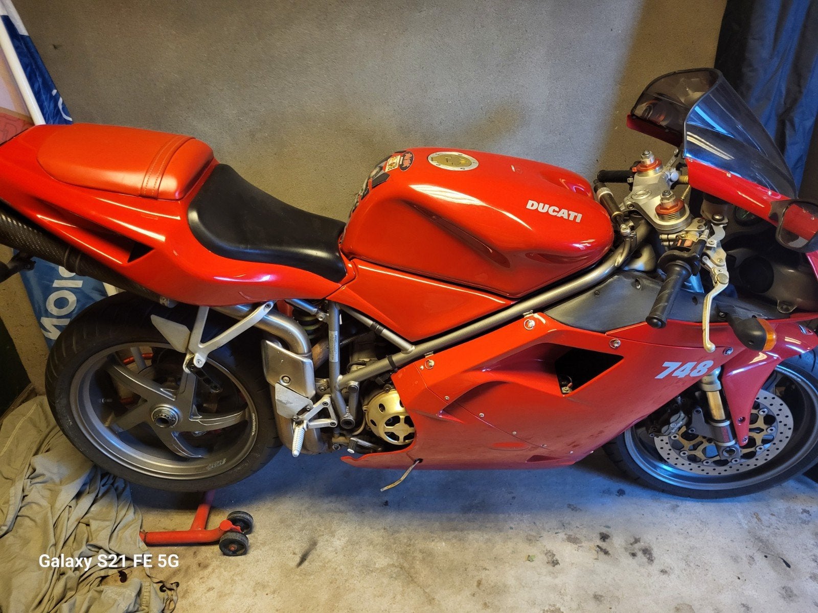 Ducati 748 Rood, Particulier