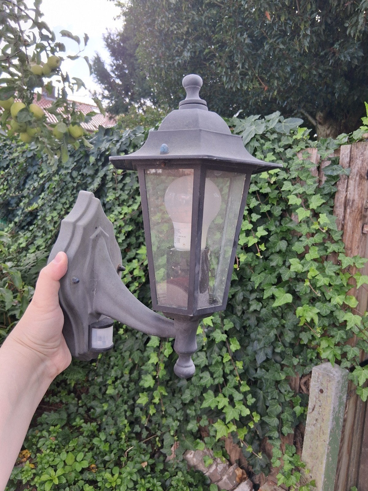 Buiten lamp met licht- en bewegingssensor., Ophalen, Bewegingssensor, Gebruikt, Wandlamp