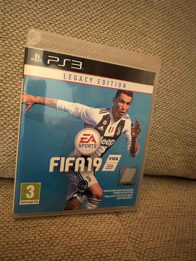 Fifa 19 Legacy Edition, Ophalen of Verzenden, Zo goed als nieuw, Sport, 3 spelers of meer