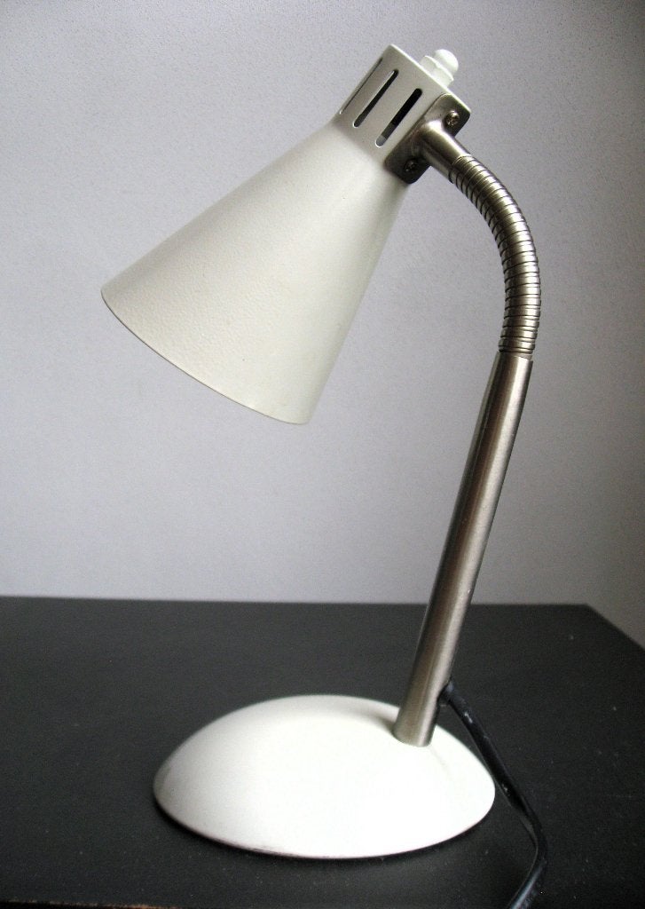 Klein buro/ bedlampje wit gemoffeld metaal met slangenhals, Ophalen of Verzenden