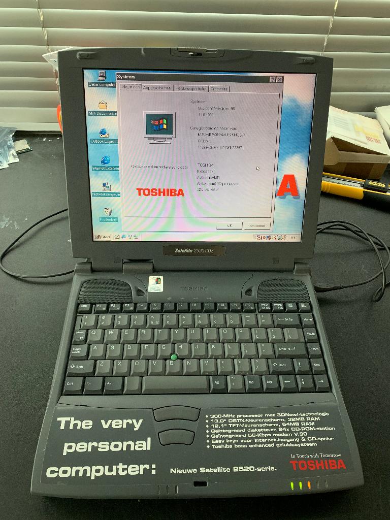 Toshiba Satellite 2520 300MHz 32MB - 4GB HDD Vintage Laptop, Ophalen of Verzenden, Toshiba