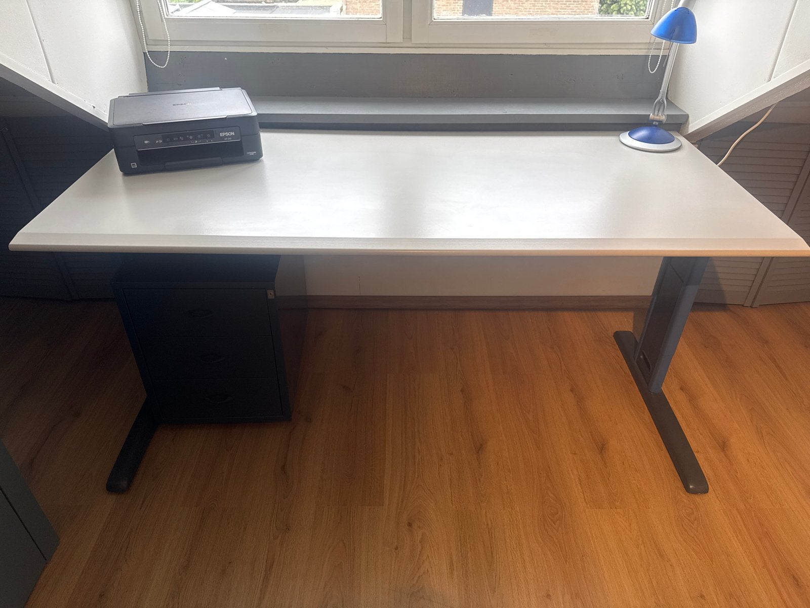 In hoogte verstelbaar bureau 180x80 cm - Krasloos blad, Ophalen, In hoogte verstelbaar, Zo goed als nieuw, Overige typen