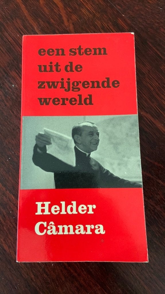 Een stem uit de zwijgende wereld - Helder Câmara, Ophalen of Verzenden, Zo goed als nieuw, Europa