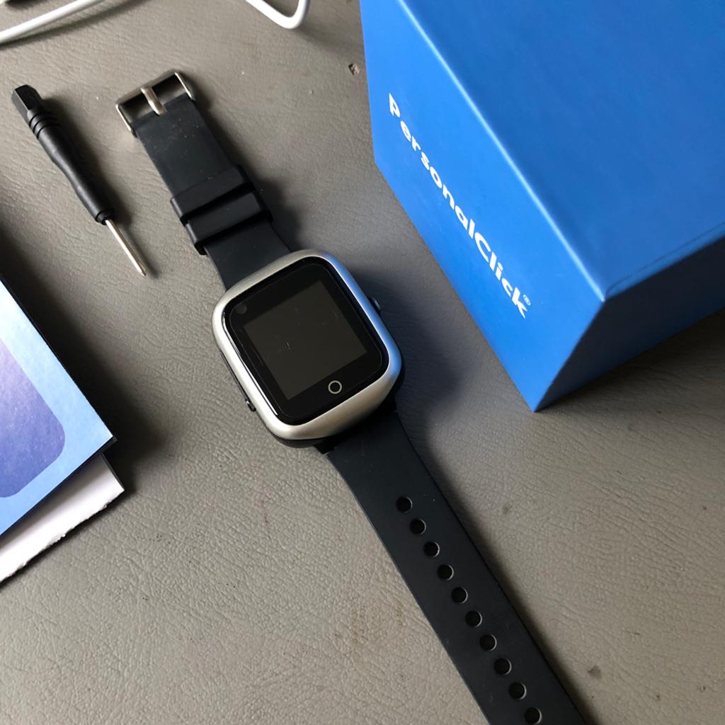 PersonalClick Alarmhorloge - Zilver/Zwart met GPS en SOS, Sieraden, Tassen en Uiterlijk, Smartwatches, Zwart, Ophalen of Verzenden