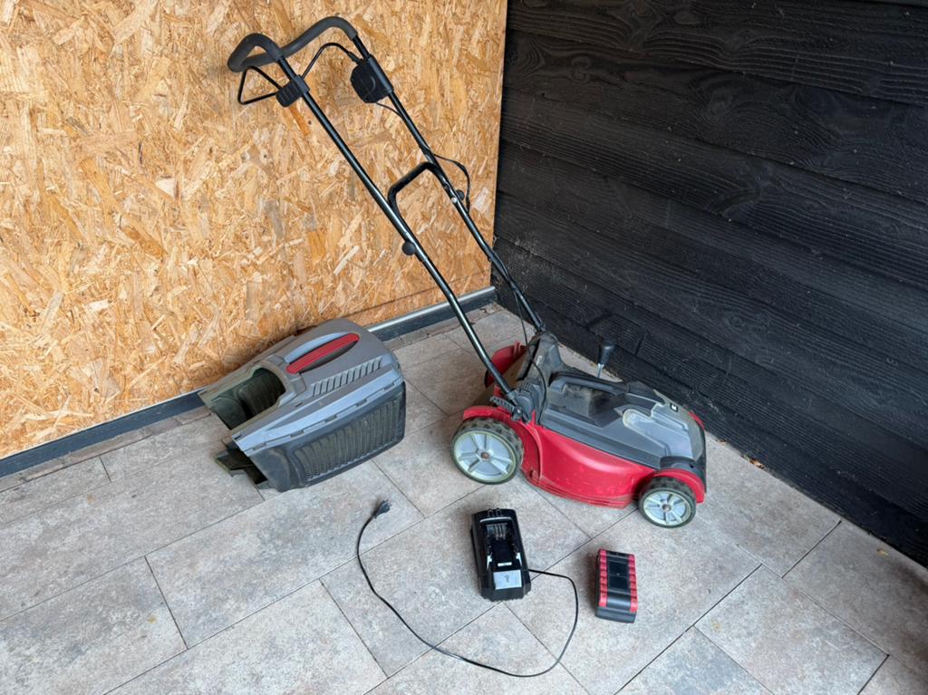 Grasmaaier met accu en oplader, Ophalen, Gebruikt, Accu-grasmaaier, Opvangbak