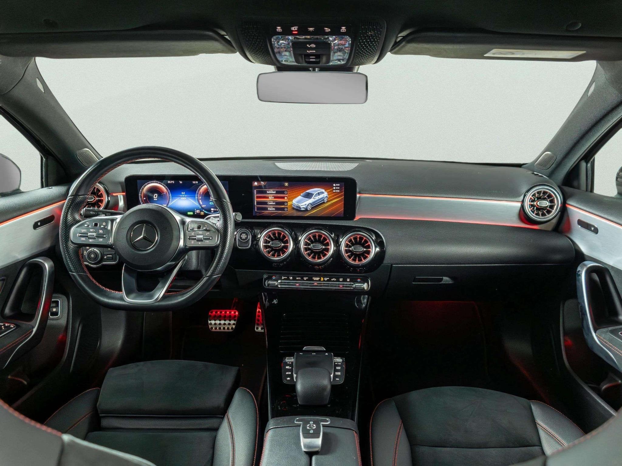Mercedes-Benz A-Klasse Hatchback 250 e Business Line | Panor, Gebruikt, 4 cilinders, 16 kWh, Leder en Stof