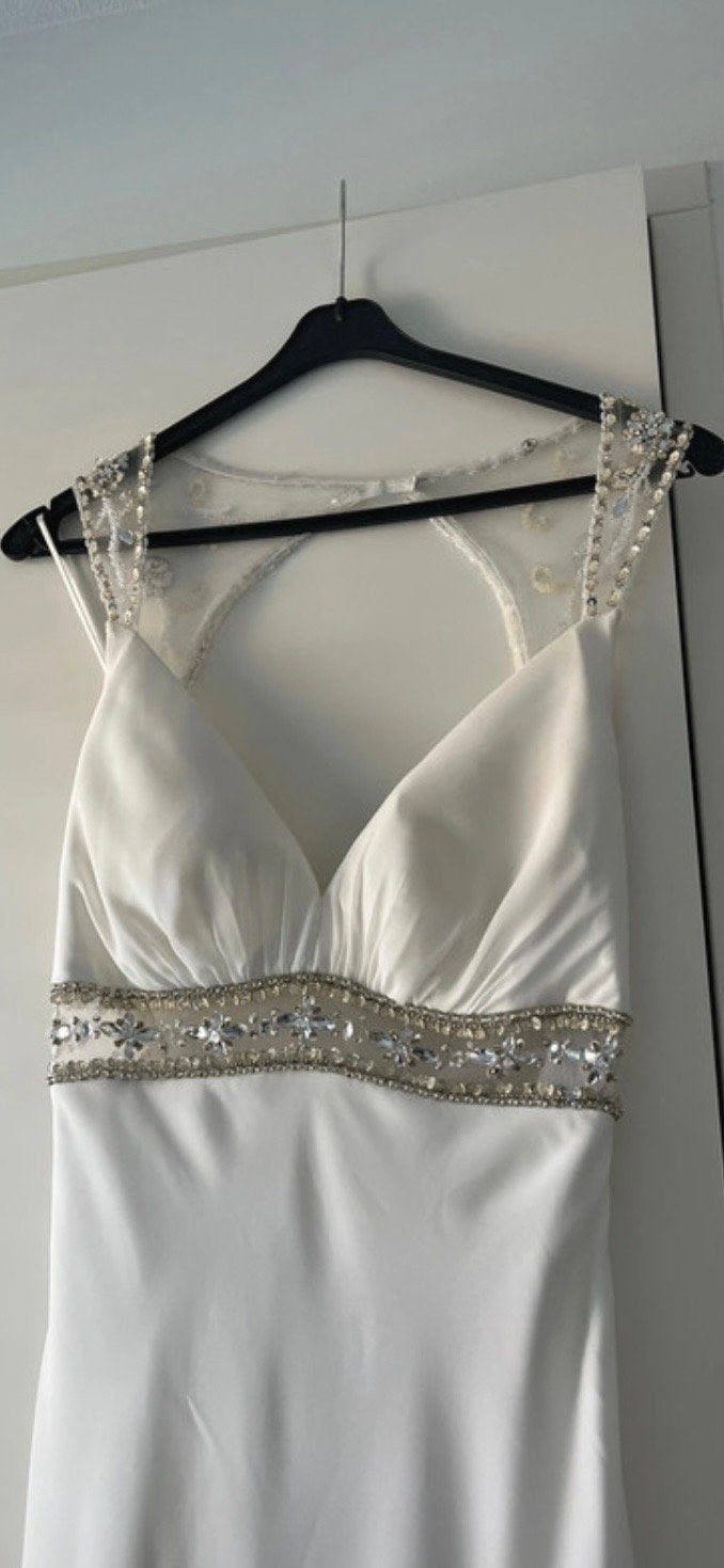 Elegante Witte Trouwjurk of galajurk met strass en open rug, Ophalen of Verzenden, Zo goed als nieuw, Wit, Trouwjurk