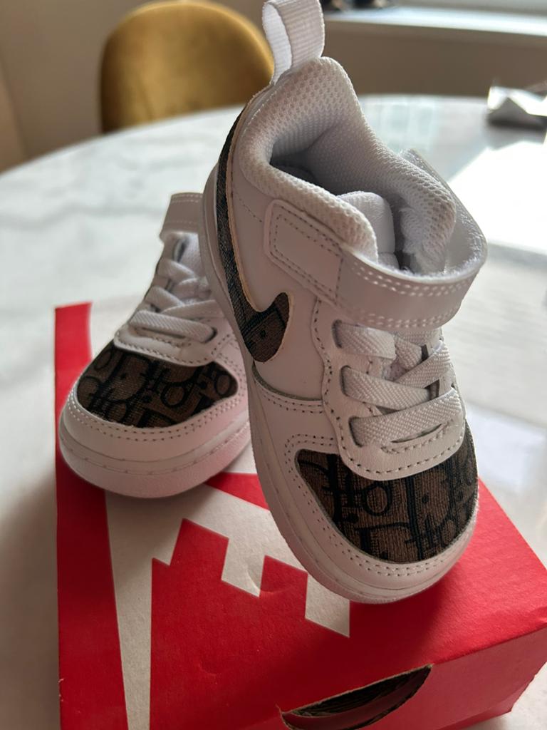 NIEUW - baby Nike maat 21 Dior print, Ophalen of Verzenden, Nieuw, Jongetje of Meisje, Schoentjes
