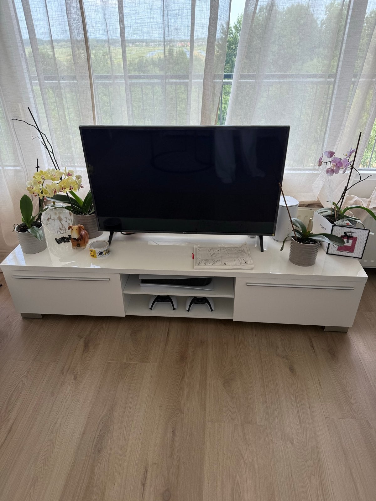 Moderne witte tv-meubel met opbergruimte, Huis en Inrichting, Ophalen, Overige materialen, 150 tot 200 cm, Zo goed als nieuw