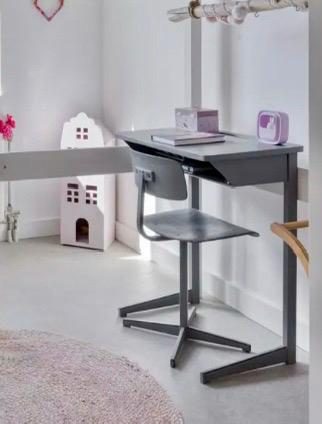 Vintage schoolbureau met stoel – charmant oud schoolsetje, Huis en Inrichting, Bureaus, Ophalen, Opbergruimte, Gebruikt, Hout