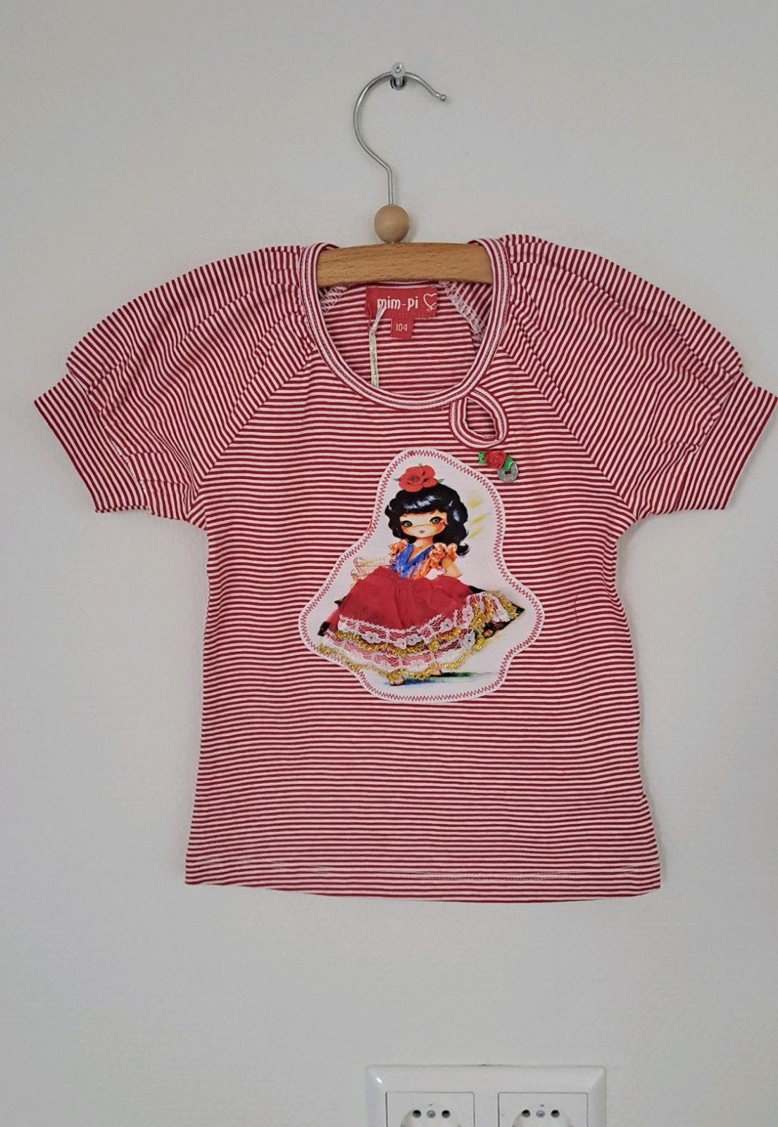 Mim-Pi T-shirt rood-wit gestreept met applicatie maat 104, Kinderen en Baby's, Kinderkleding | Maat 104, Meisje, Nieuw, Ophalen of Verzenden