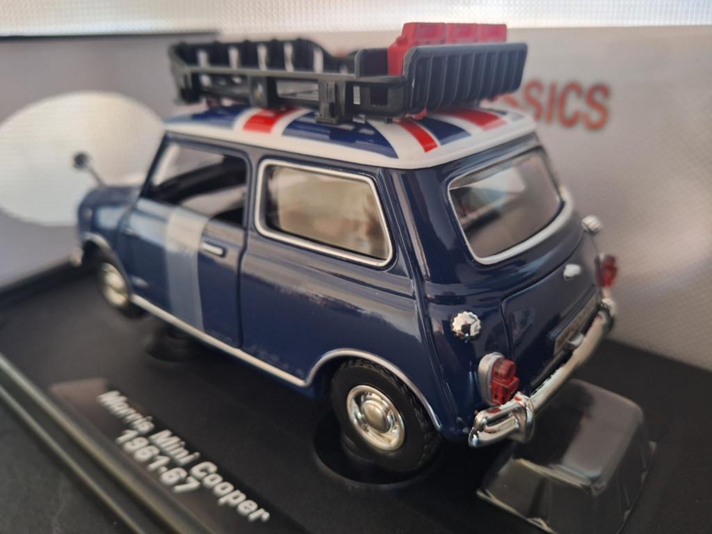 Mini Cooper with Roof Rack Schaal 1:18, Nieuw, Ophalen of Verzenden, Motormax, Motormax