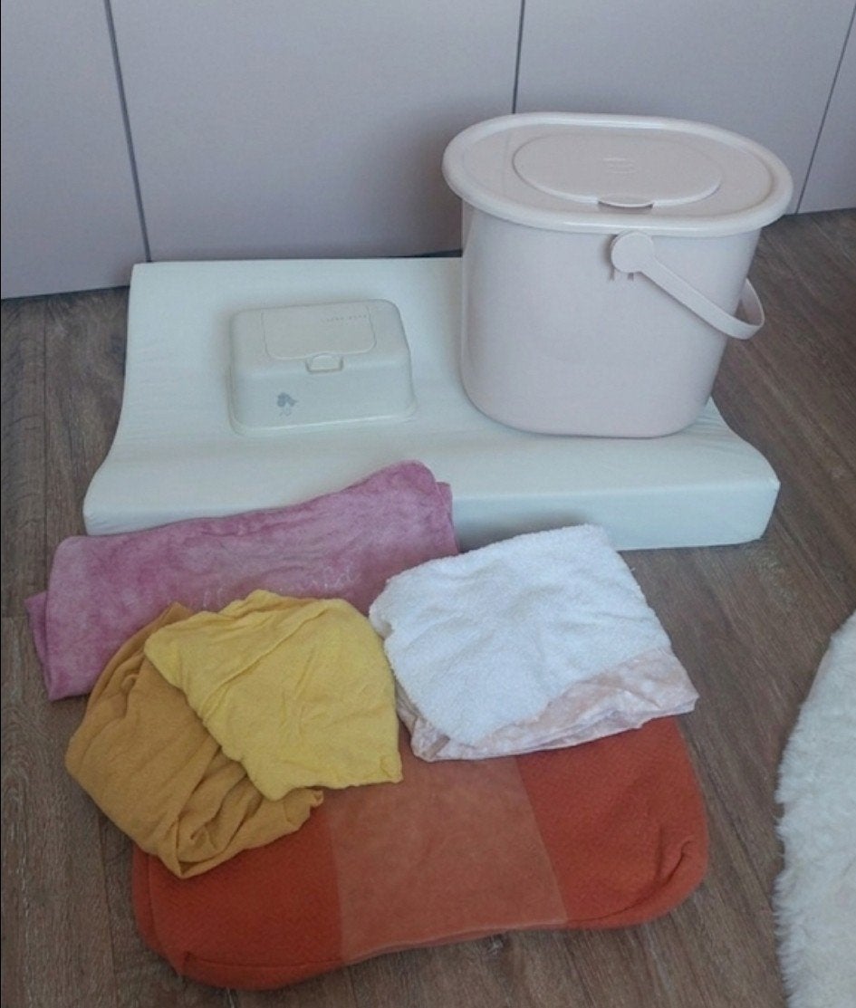 Babyverzorgingsset: aankleedkussen, hoezen, luieremmer, Ophalen, Zo goed als nieuw