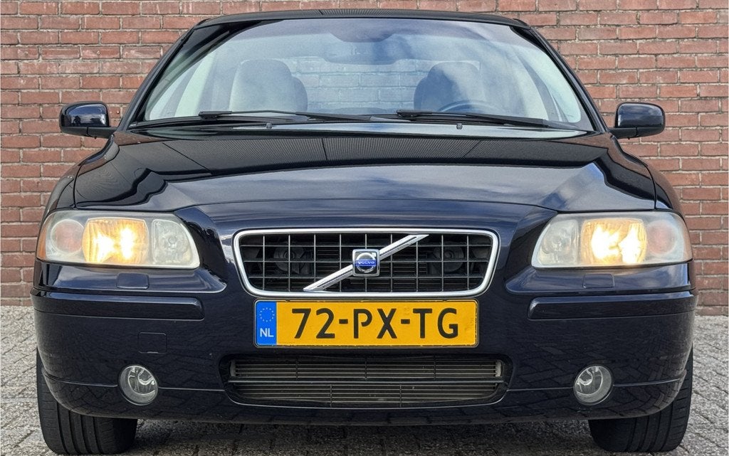 Volvo S60 2.5T MOMENTUM | NL-AUTO! | CRUISE! | TREKHAAK!, Auto's, Volvo, Gebruikt, Beige, Stoelverwarming, Blauw
