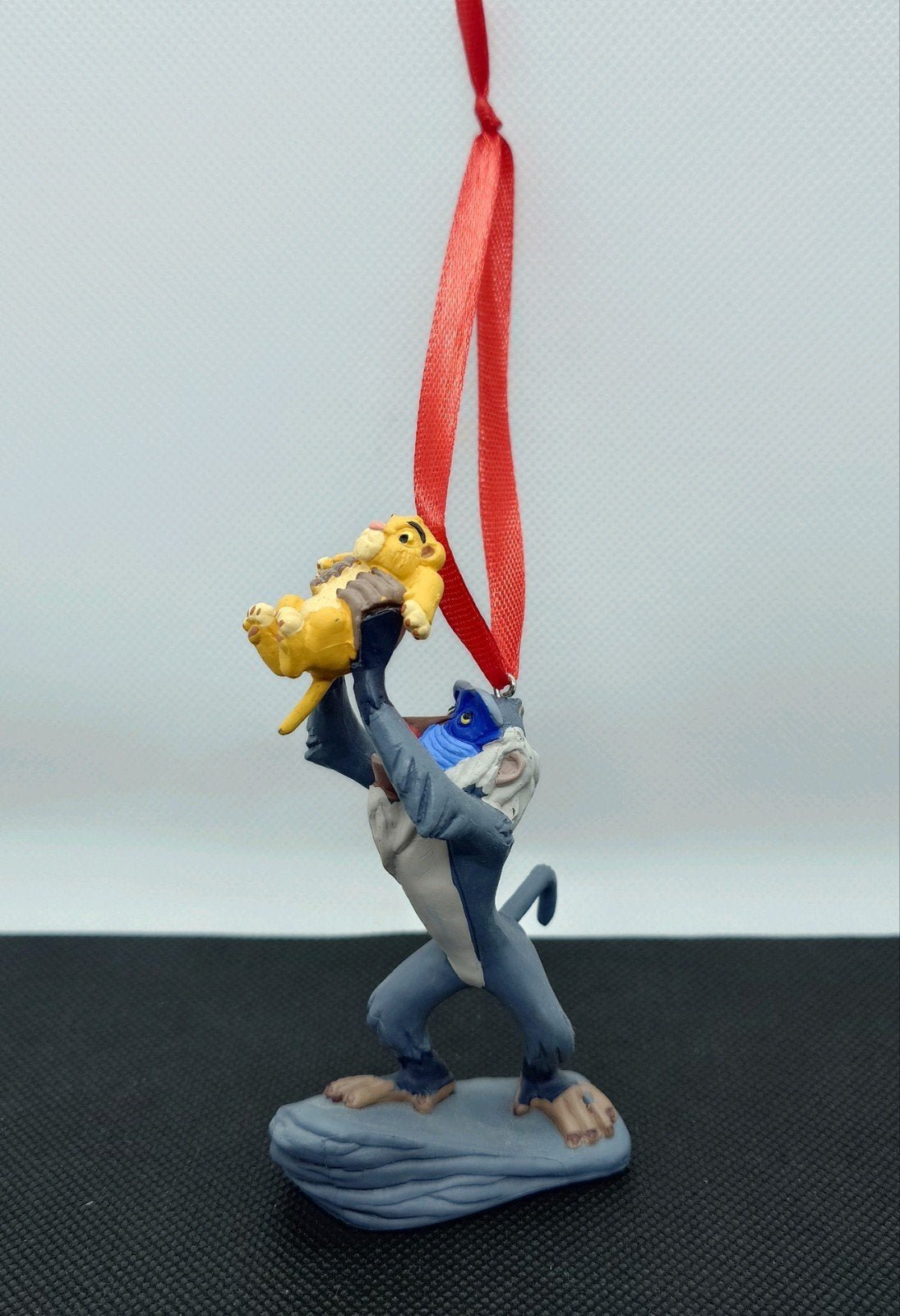 Disney Rafiki met baby Simba kerst ornament hanger kerstbal, Ophalen of Verzenden, Leeuwenkoning of Jungle Boek, Nieuw