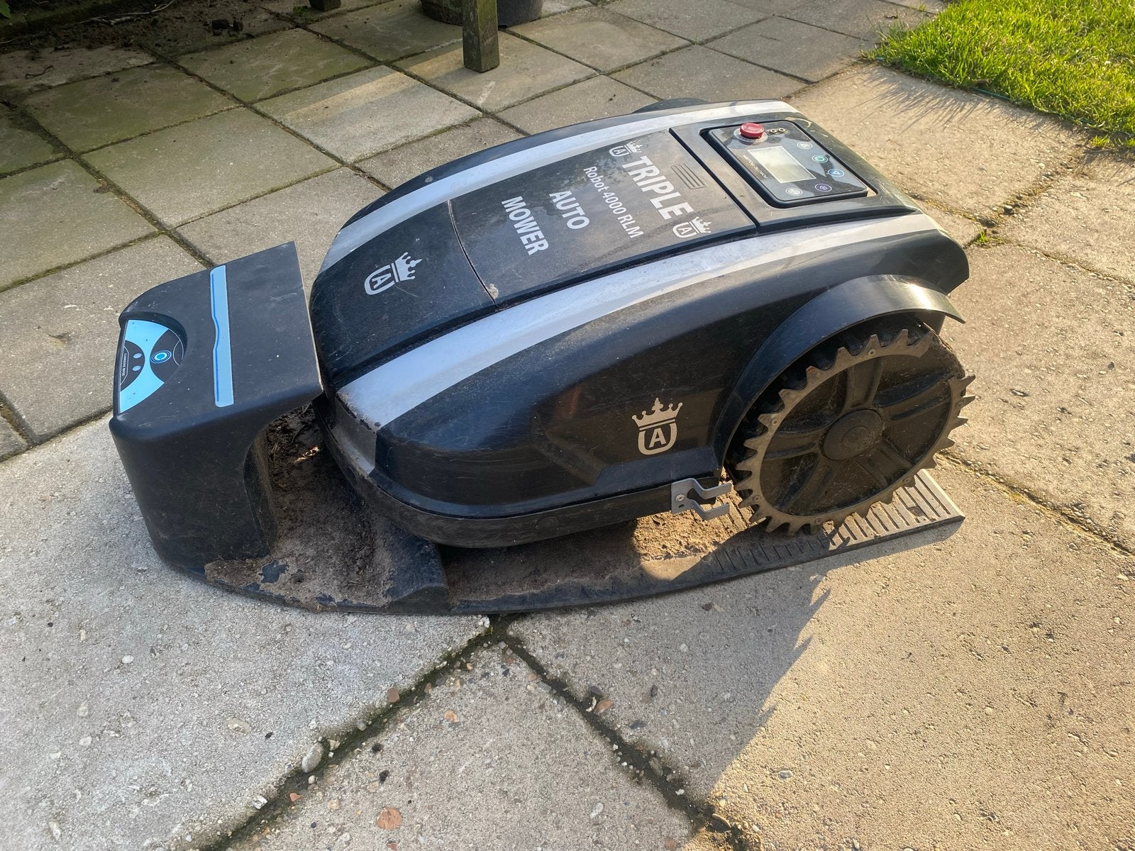 Robotmaaier Triple A Robot 4000 RLM - Oplader defect, Ophalen, Cirkelmaaier, Gebruikt, Minder dan 30 cm