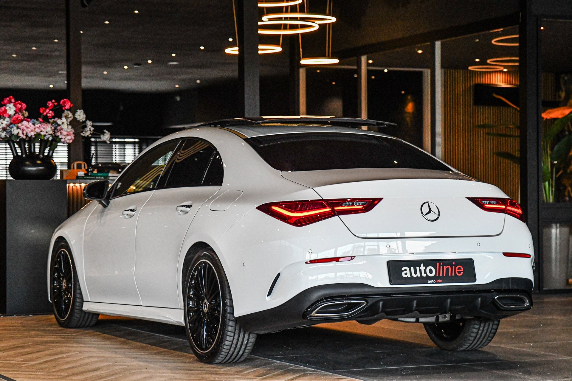 Mercedes-Benz CLA-klasse 180 Star Edition AMG Line LIMITED,, Auto's, 136 pk, Gebruikt, 4 cilinders, Wit
