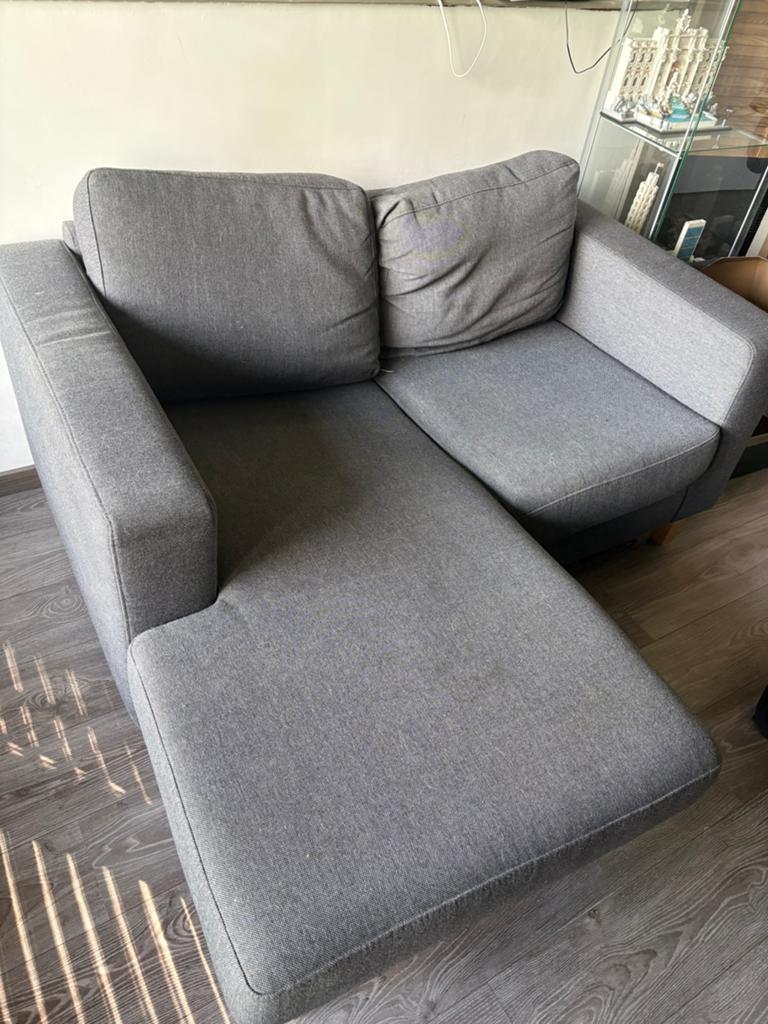 Klein 2-zits bankje - opknapper, Huis en Inrichting, Banken | Sofa's en Chaises Longues, Ophalen, Gebruikt, Tweepersoons, Stof