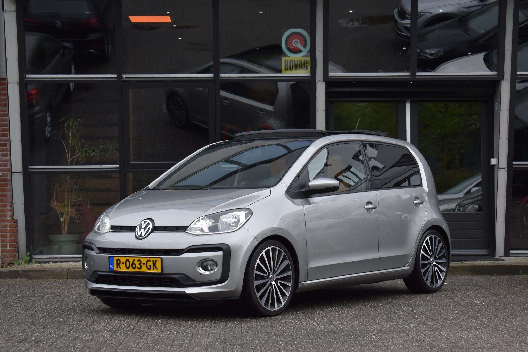 Volkswagen Up! 1.0 TSI BMT cross up! Airco Pano Stoelverwarm, Auto's, Volkswagen, Dealer onderhouden, Stof, Gebruikt, 4 stoelen
