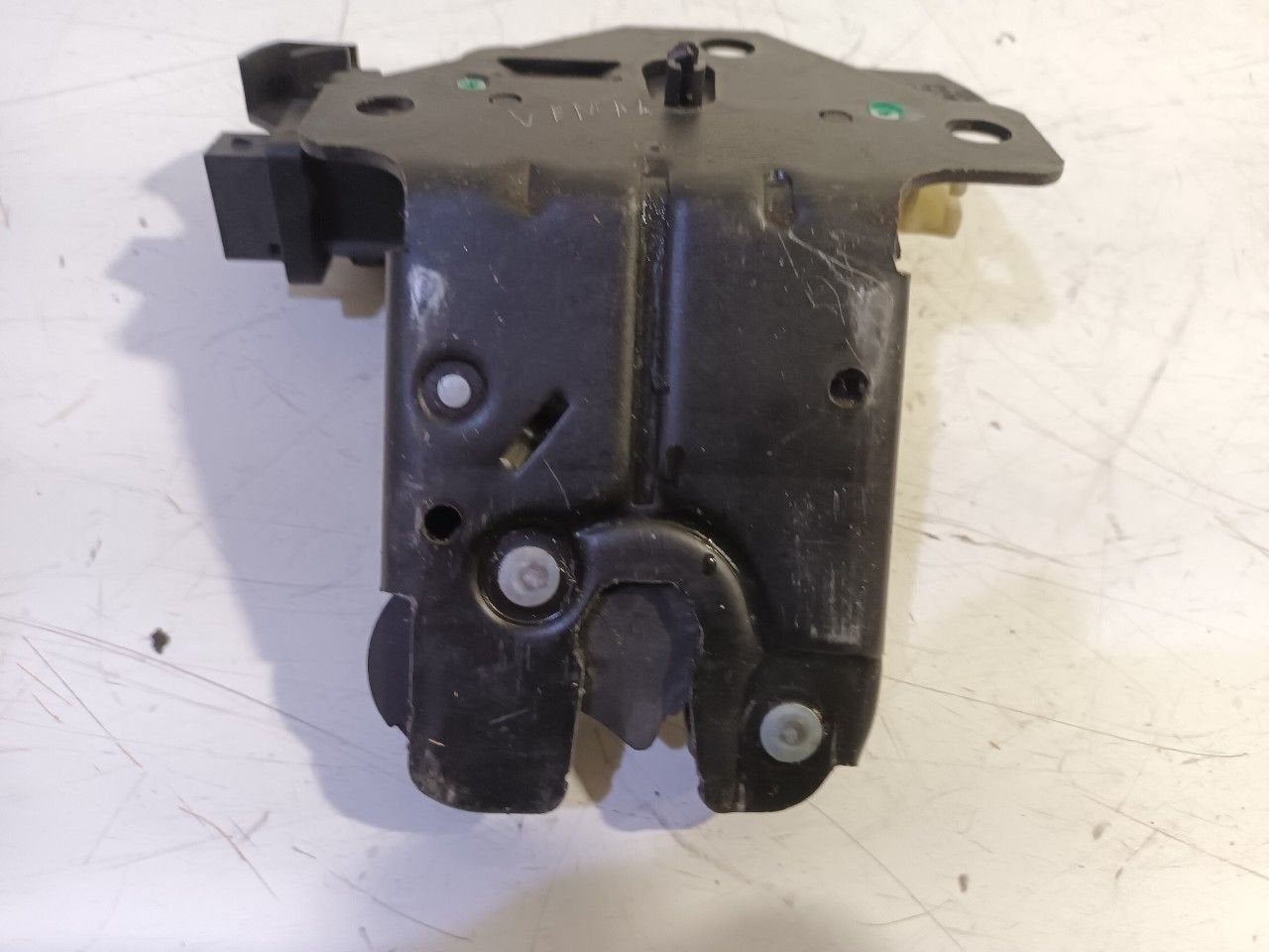Slot mechaniek kofferdeksel achterklep elektrisch Audi A4, Auto-onderdelen, Onderdelen@venauto.nl, Van der Ven Autorecycling B.V.