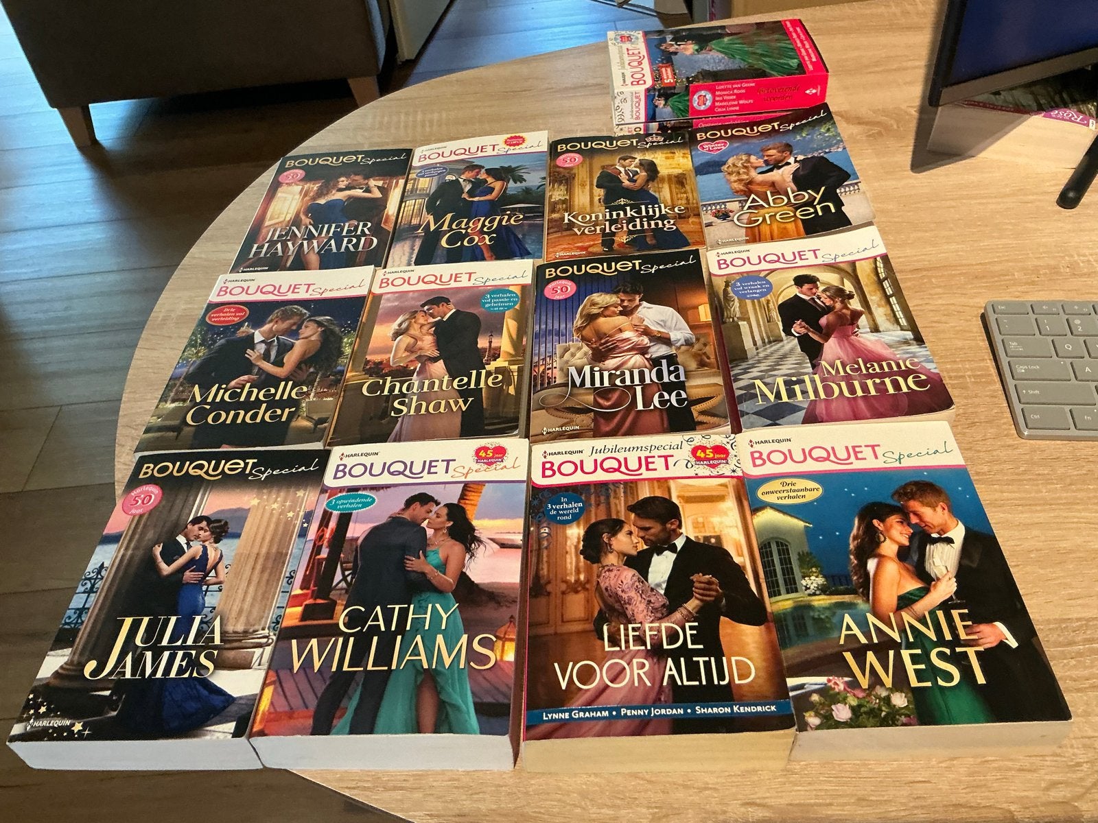 32 Moderne Harlequin Bouquet Specials en Intiem Favorieten, Boeken, Gelezen, Diverse auteurs, Ophalen of Verzenden, Nederland