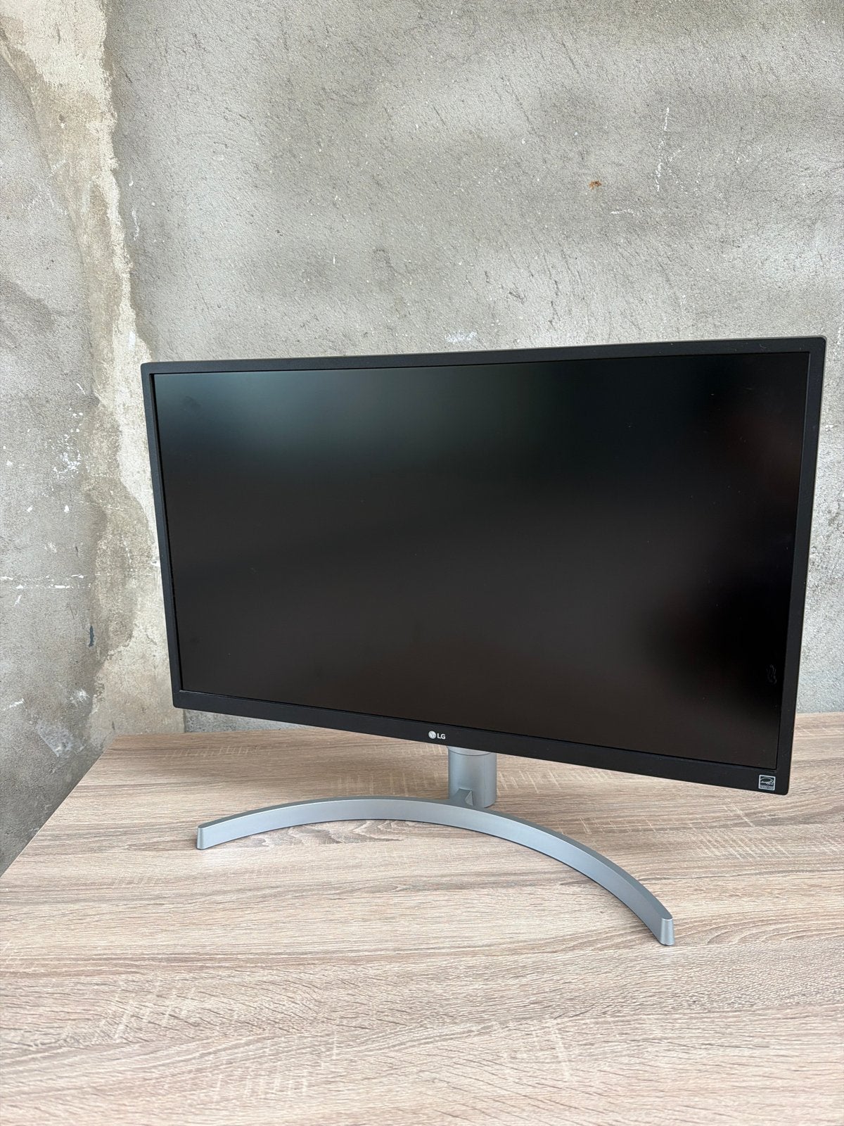 LG 27UL550 27 inch 4K UHD IPS Monitor, Computers en Software, Monitoren, Ophalen, HDMI, IPS, In hoogte verstelbaar