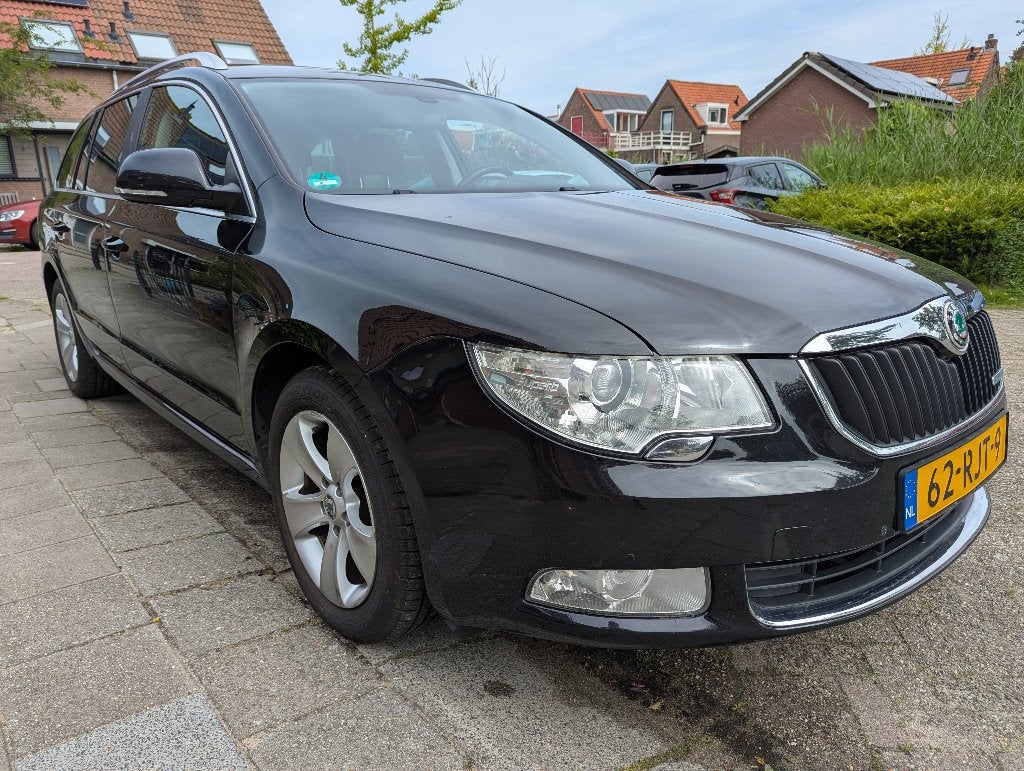 Skoda Superb 1.6TDI 77KW Ambition Greenline Combi 2011 Zwart, Auto's, Skoda, Voorwielaandrijving, Euro 5, Automatische klimaatregeling