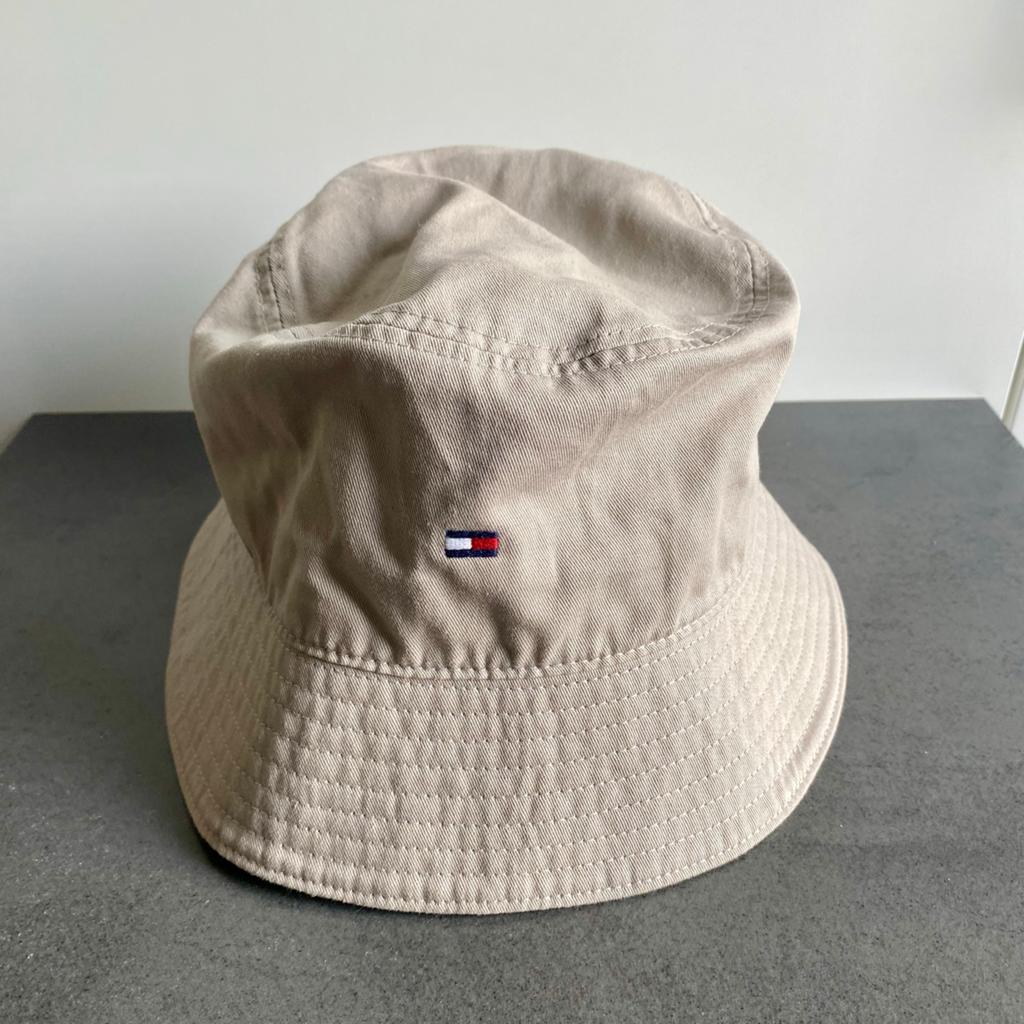Tommy Hilfiger Bucket Hat - Beige, Ophalen of Verzenden, Zo goed als nieuw, One size fits all, Hoed