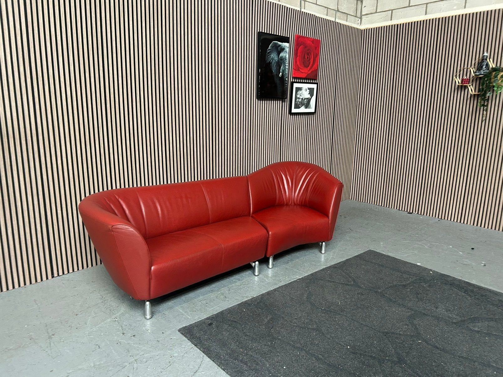 GRATIS LEVERING Leolux Pupilla Rood Leer 262X101 GEREINIGD, Leolux pupilla rood leer, Driepersoons, Ophalen of Verzenden, Zo goed als nieuw
