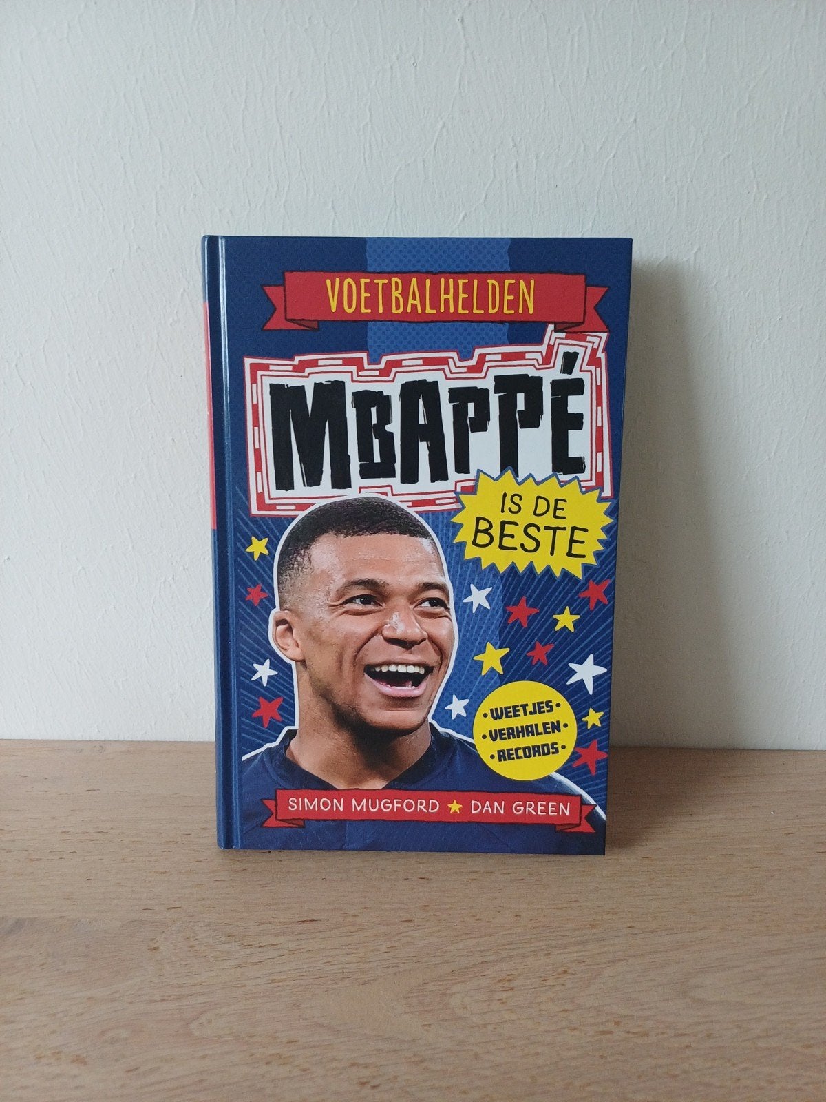 Voetbalhelden: Mbappé is de Beste! (Simon Mugford), Ophalen of Verzenden, Zo goed als nieuw, Simon Mugford, Dan Green, Non-fictie