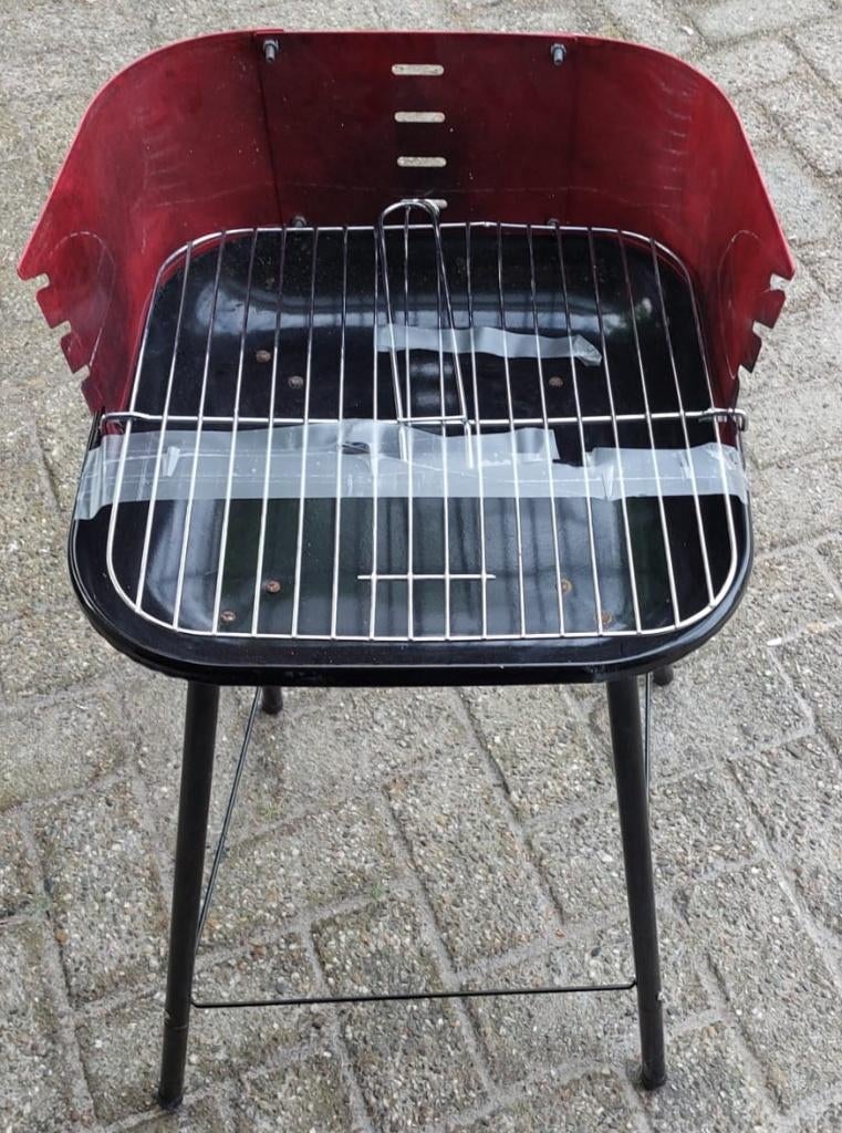 Barbecue / BBQ met verschillende accessoires, Ophalen, Gebruikt