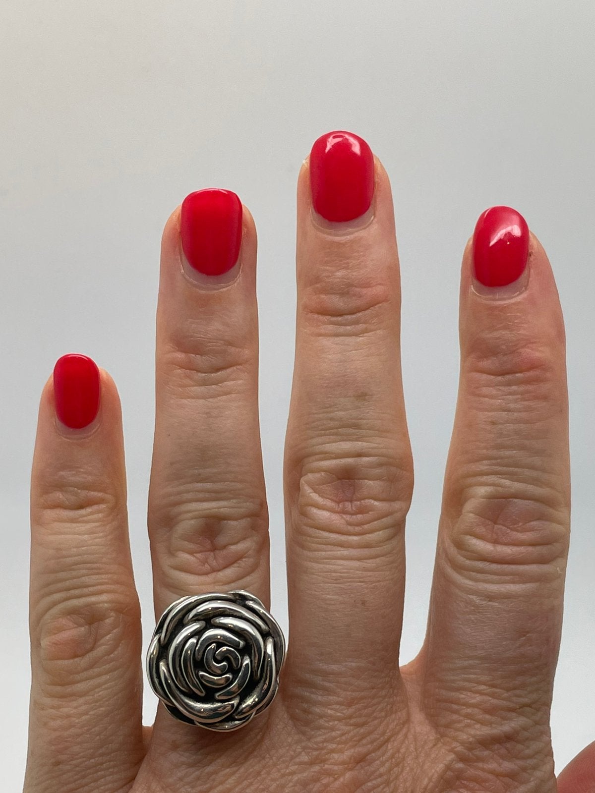 E577 Prachtige zilveren modernist roos ring maat 18, 18 tot 19, Ophalen of Verzenden, X, Dame
