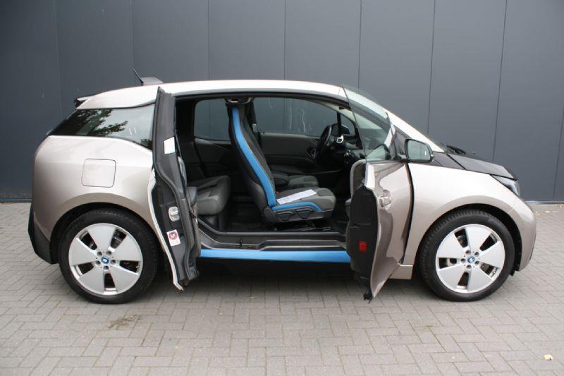 BMW I3 Basis Comfort Advance 22 kWh - NAVIGATIE - CAMERA, Automaat, Gebruikt, Zwart, 4 stoelen