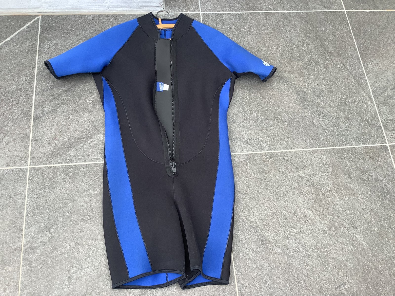 Te koop twee shorti voor surfen of suppen, Watersport en Boten, Watersportkleding, Ophalen of Verzenden, Zo goed als nieuw, Reddingsvest of Zwemvest