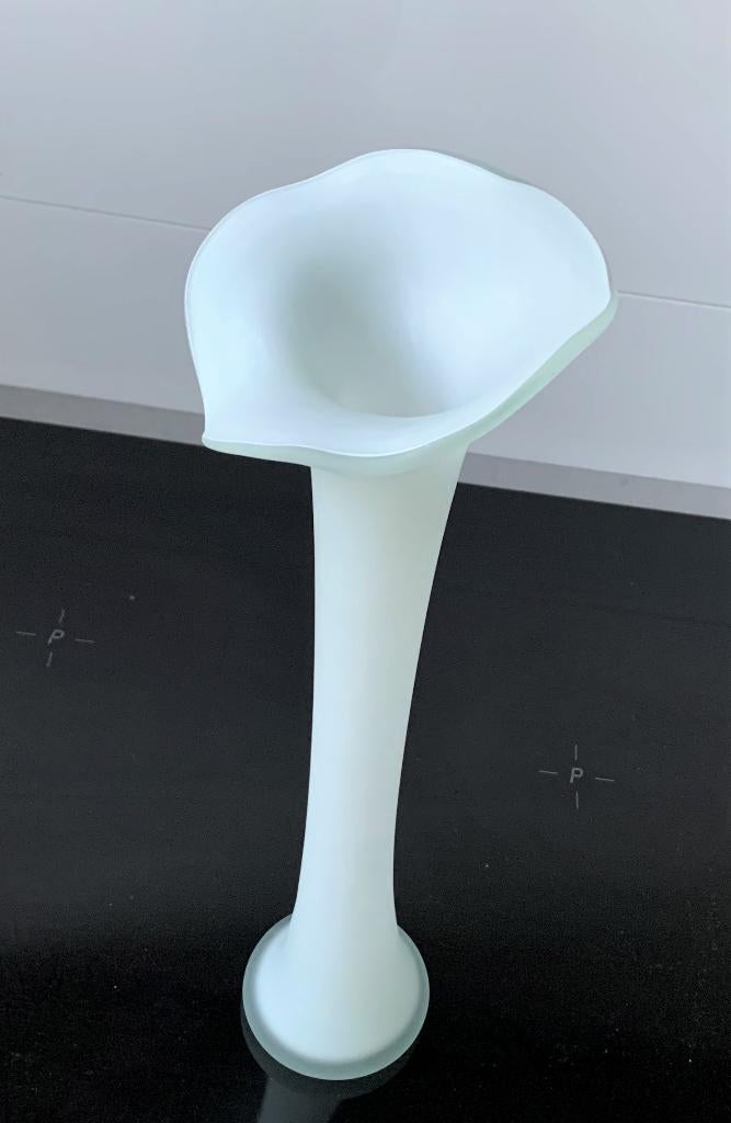 Artistieke VAAS glas melkwit 40 cm, Huis en Inrichting, Woonaccessoires | Vazen, Wit, Ophalen of Verzenden, Minder dan 50 cm, Glas