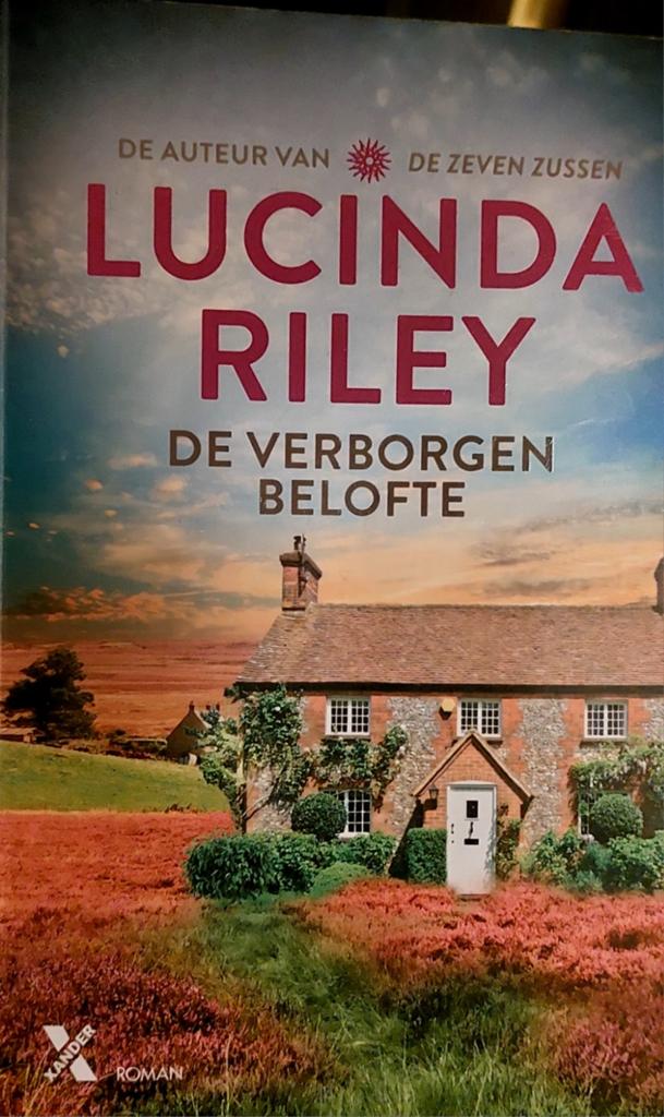 De verborgen belofte - Lucinda Riley, Ophalen of Verzenden, Zo goed als nieuw, Lucinda Riley, Harry Whittaker