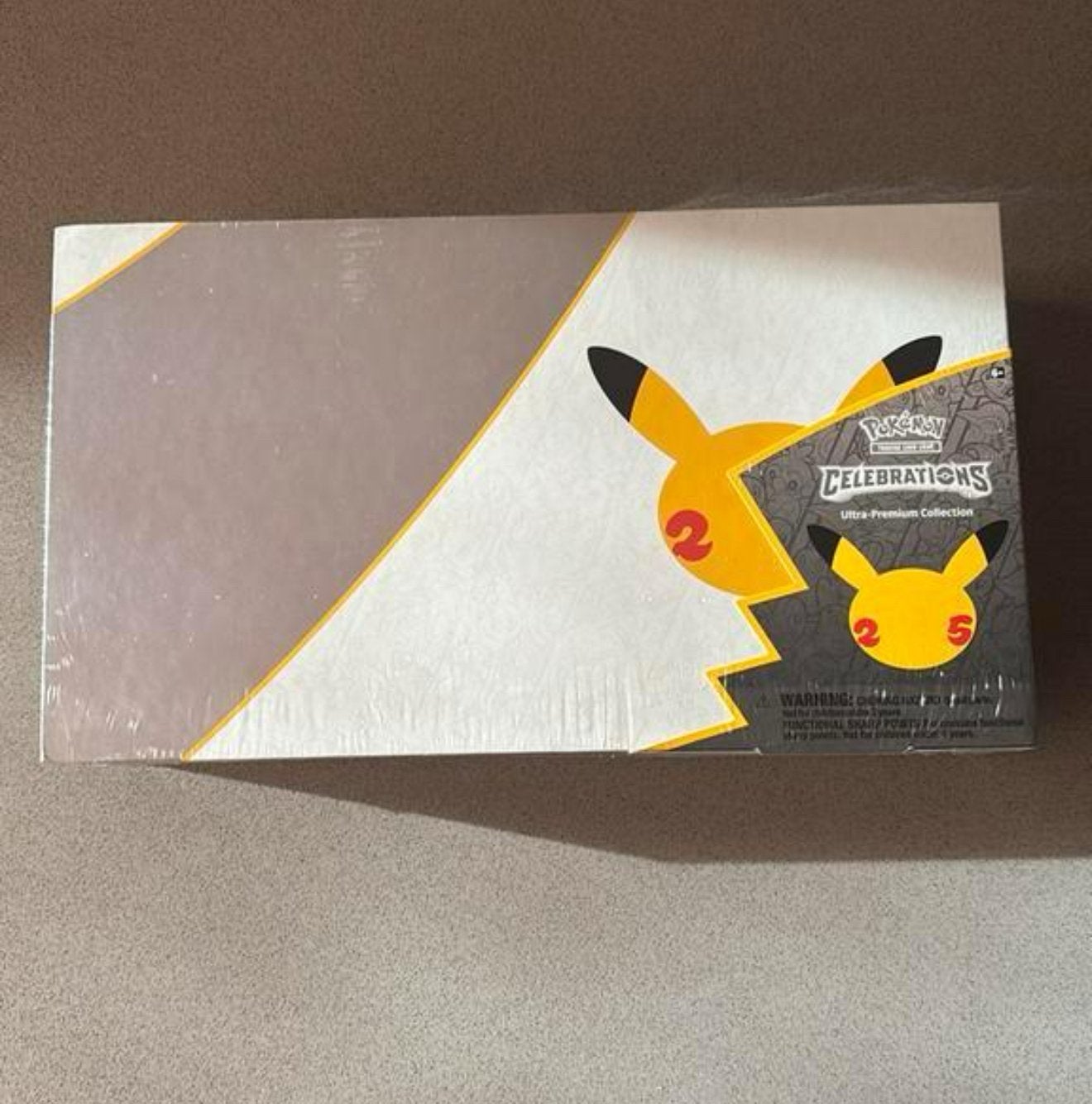 Pokemon upc 25th, Ophalen of Verzenden, Zo goed als nieuw, Boosterbox