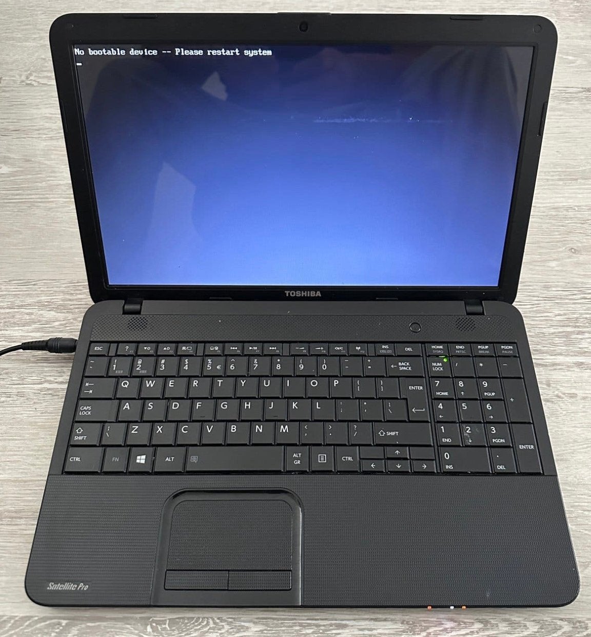 Partij laptops: 2x Toshiba (15.6" & 17.3") & 1x Dell (15.6"), Computers en Software, Windows Laptops, Gebruikt, 2 tot 3 Ghz, 15 inch
