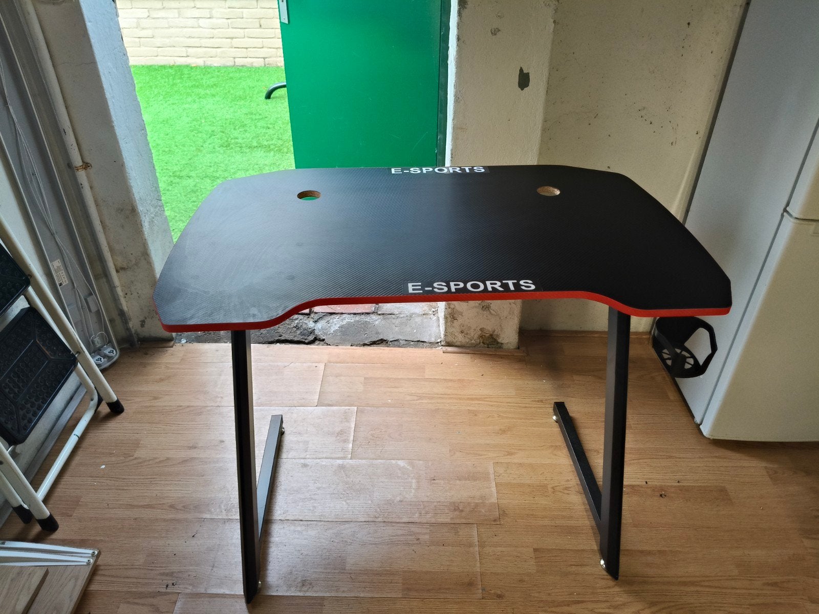 Gaming bureau - Zwart met rode accenten, Ophalen, Metaal, Nieuw, Klassiek