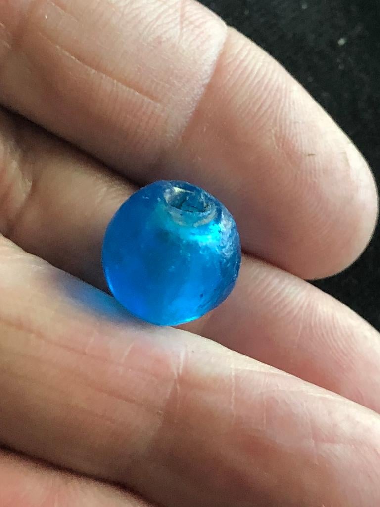 ROMEINSE glaskraal fraaie kleur Bodemvondst 2200 jr oud TOP, Ophalen of Verzenden