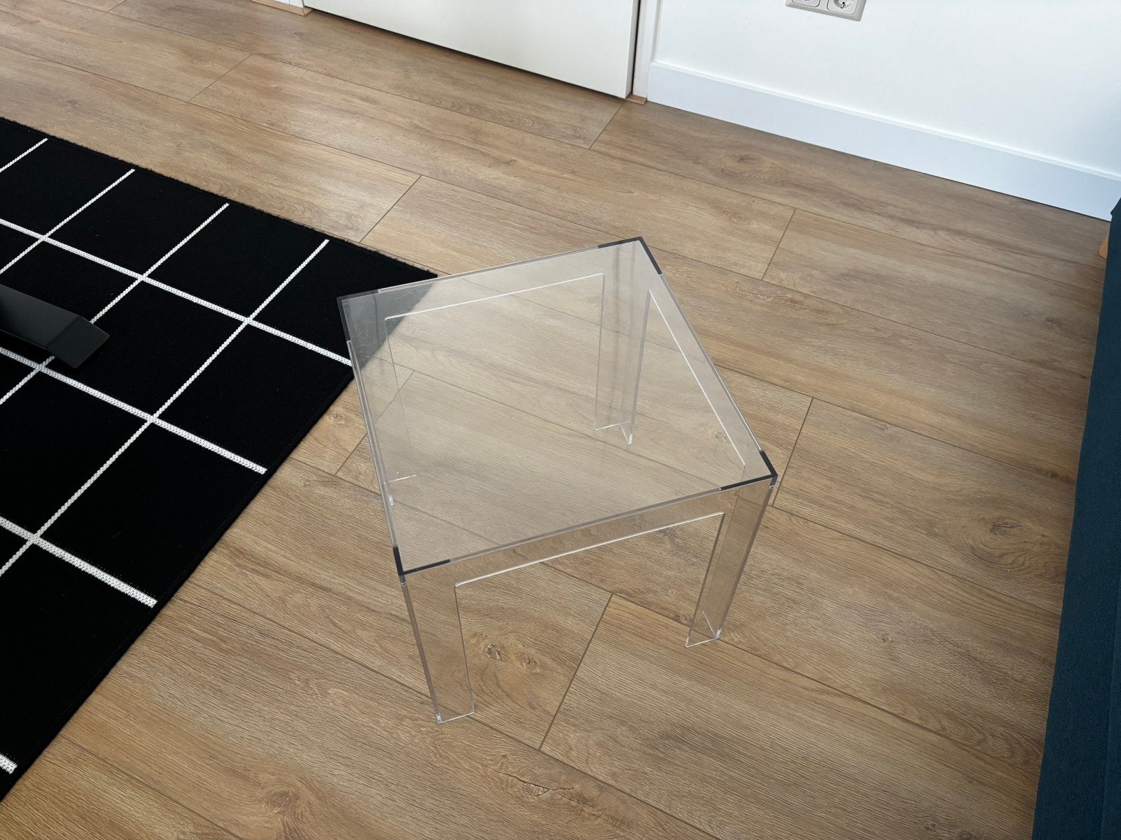 retro acrylic side table / retro acryl bijzettafel, Ophalen of Verzenden, Zo goed als nieuw, Rechthoekig, 50 tot 100 cm