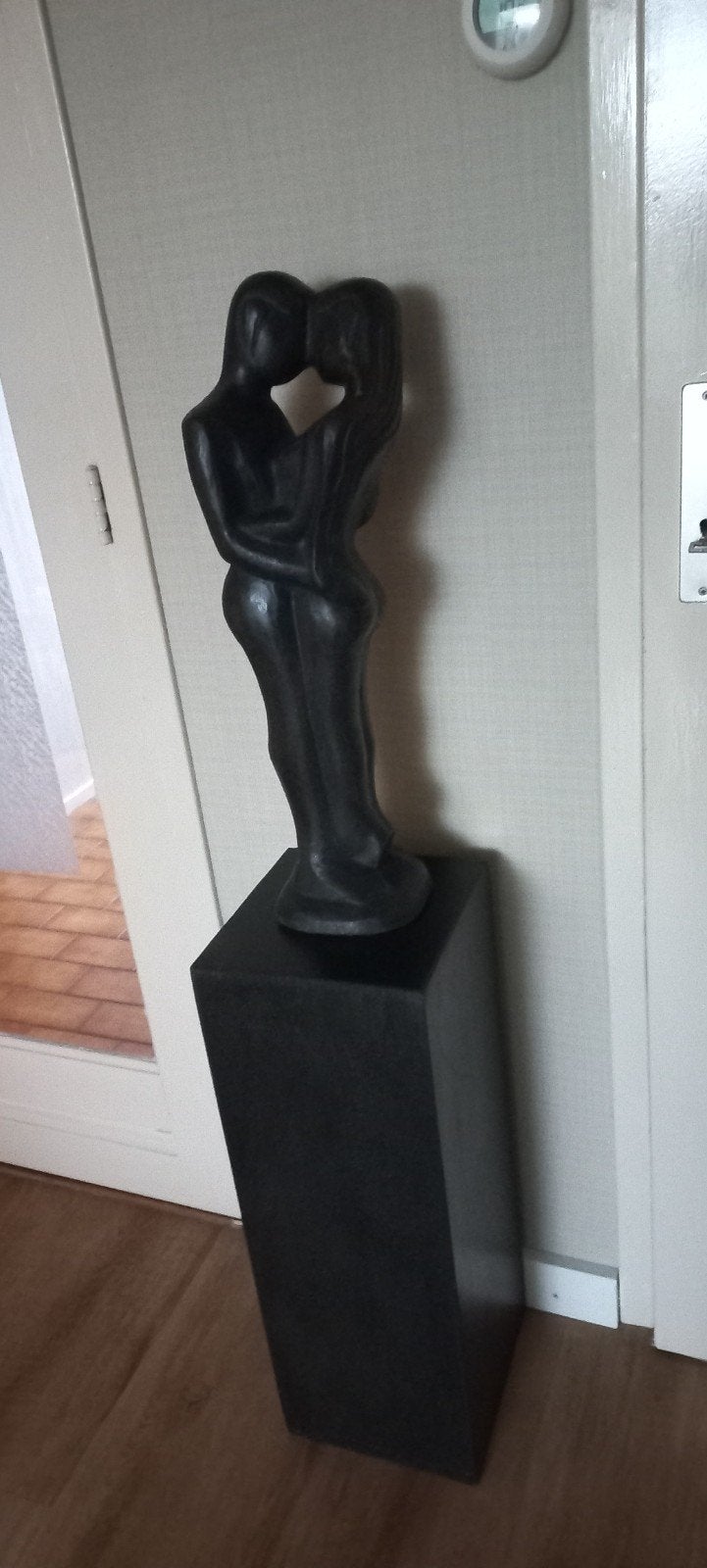 stenen beeld op sokkel., Ophalen, Gebruikt